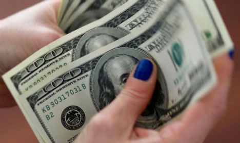 Dólar cai para R$ 5,40 com investidores vendendo moeda