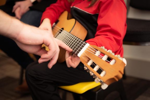Prefeitura de Santa Cruz do Xingu oferece aulas gratuitas de violão