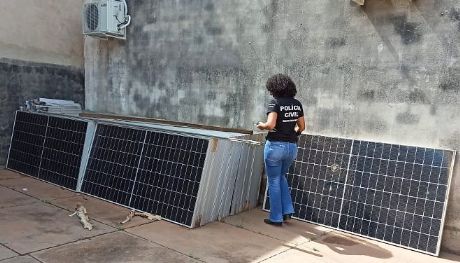 Polícia Civil cumpre buscas e detém empresário que comprou placas solares furtadas em Água Boa