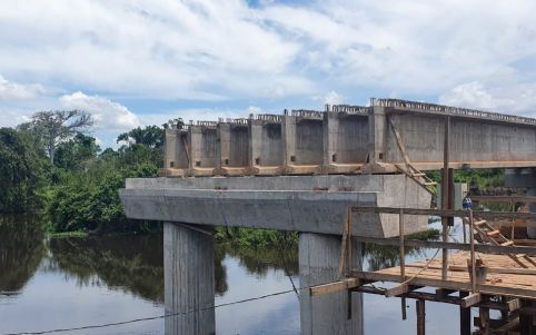 Obras da ponte sobre o rio Tapirapé em Porto Alegre do Norte chegam a 70% de execução