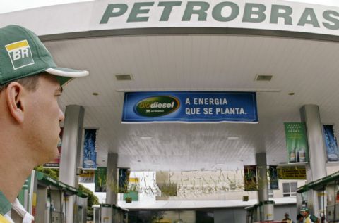 Petrobras aumenta preço de gasolina e mantém inalterado preço de diesel